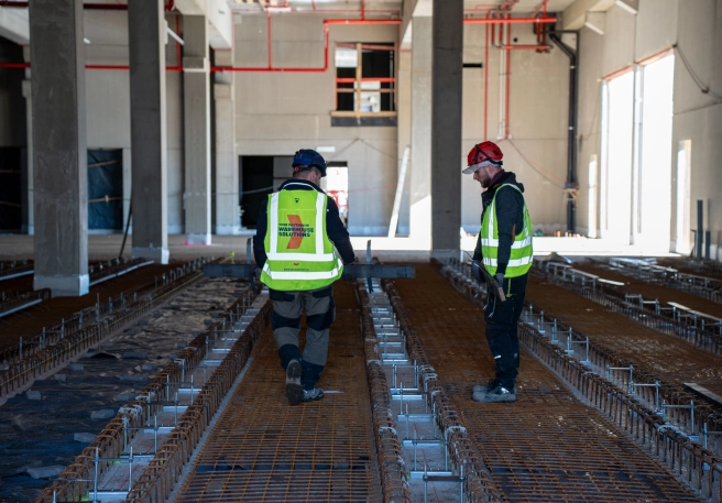 Mobiele palletstellingen met ingegoten vloerrails